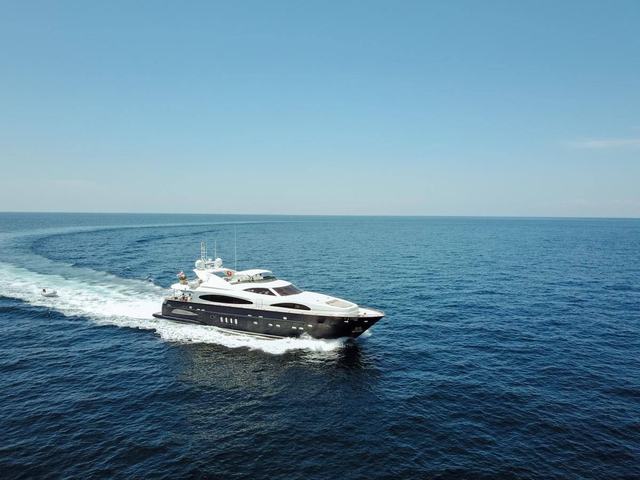 Aft deck dining - astondoa-102