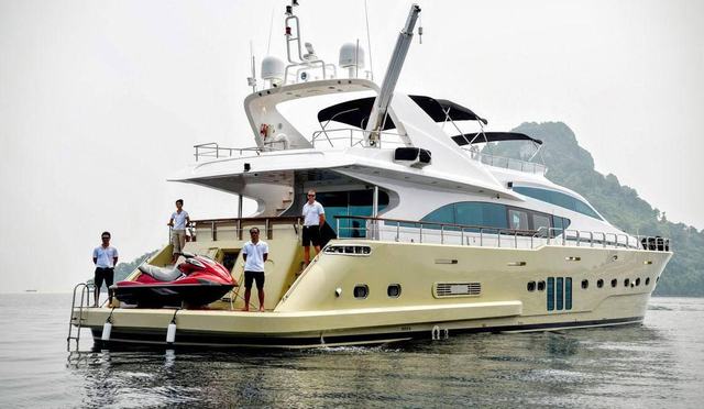 Aft deck dining - bilgin-98