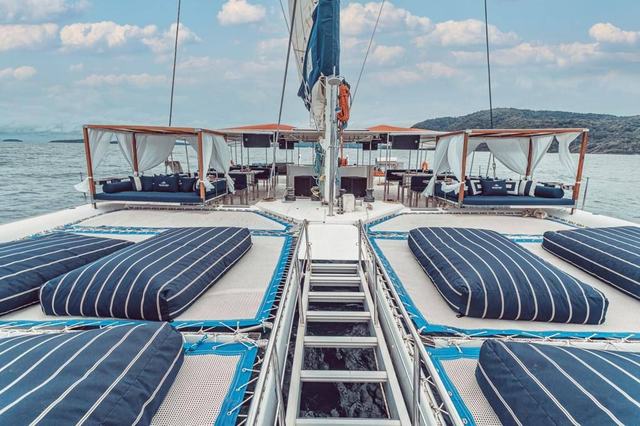 Saloon & galley - blue-aqua
