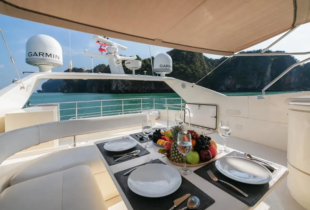 Ferretti 80 photo 10