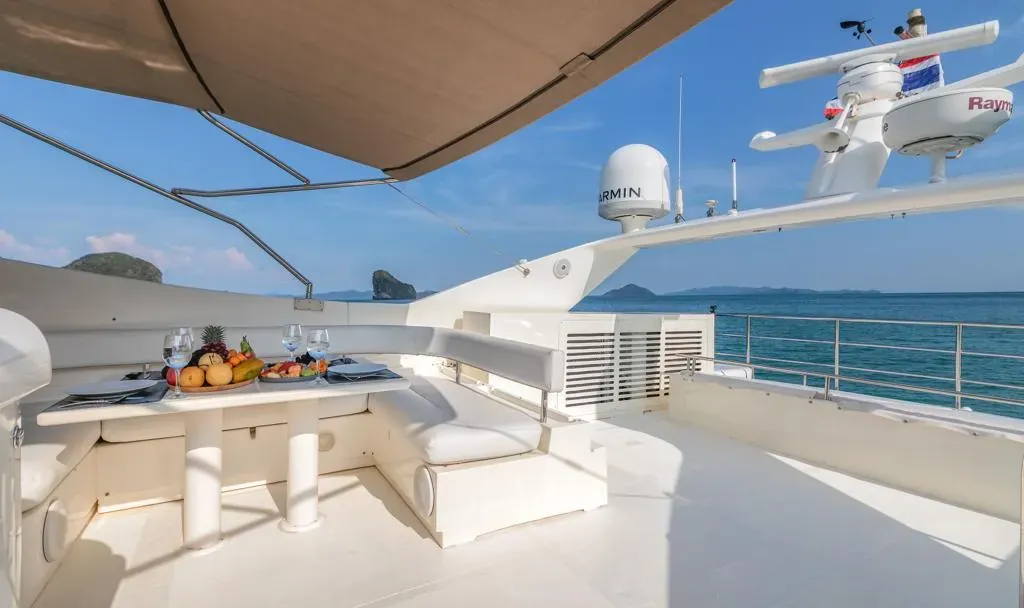 Ferretti 80 photo 11