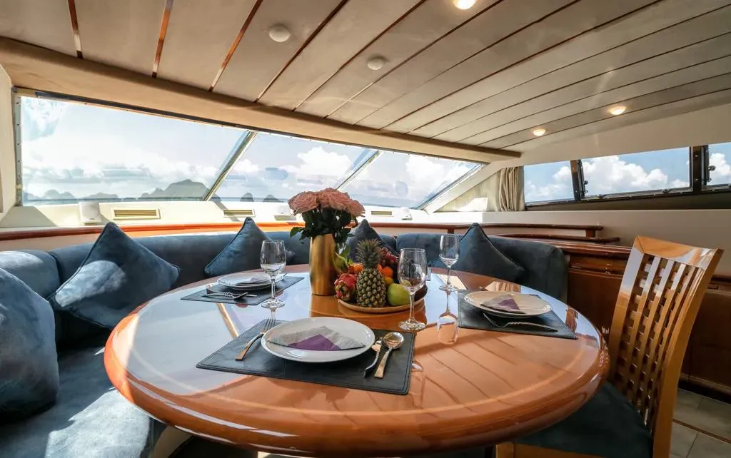 Ferretti 80 photo 18