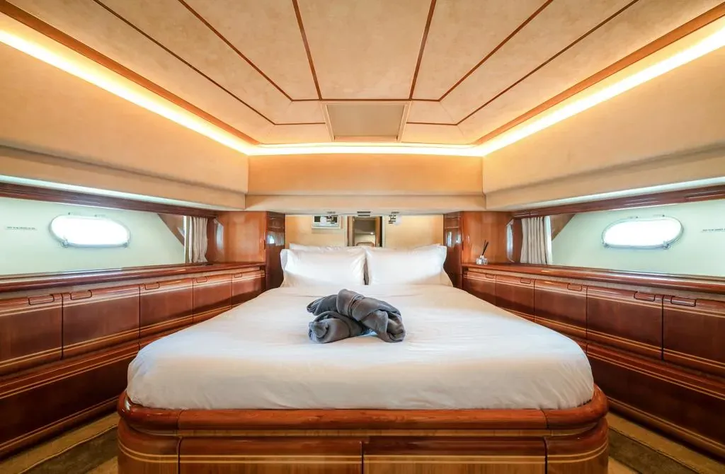 Ferretti 80 photo 23