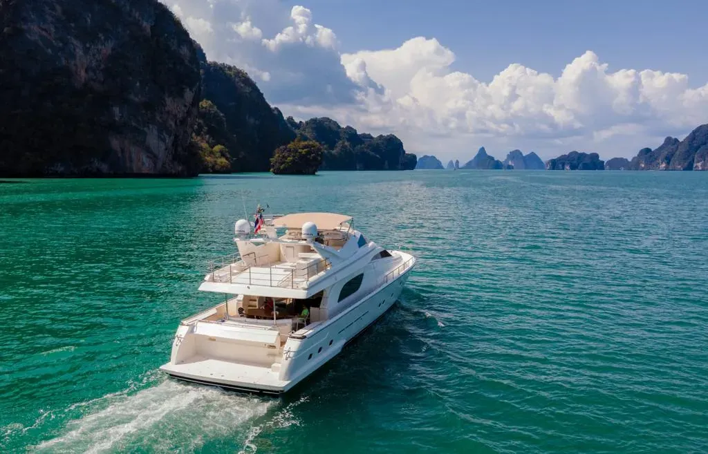 Ferretti 80 photo 4