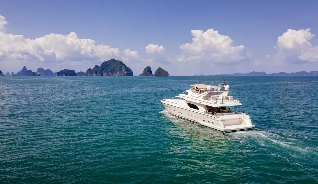 Ferretti 80 photo 5