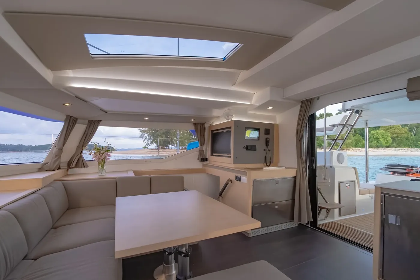 Fountaine Pajot 45 22