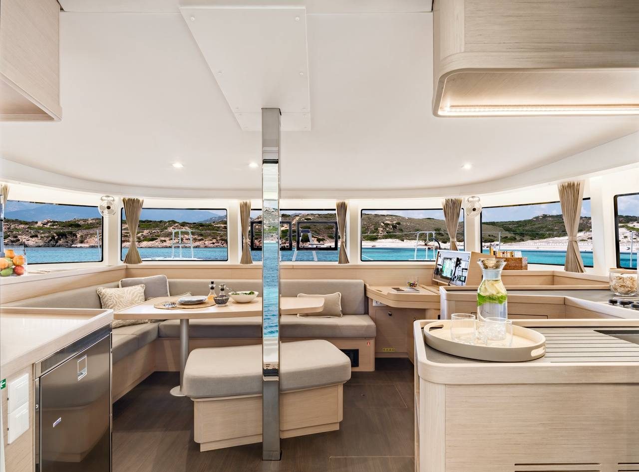 Lagoon 42 · Silver Moon photo 15