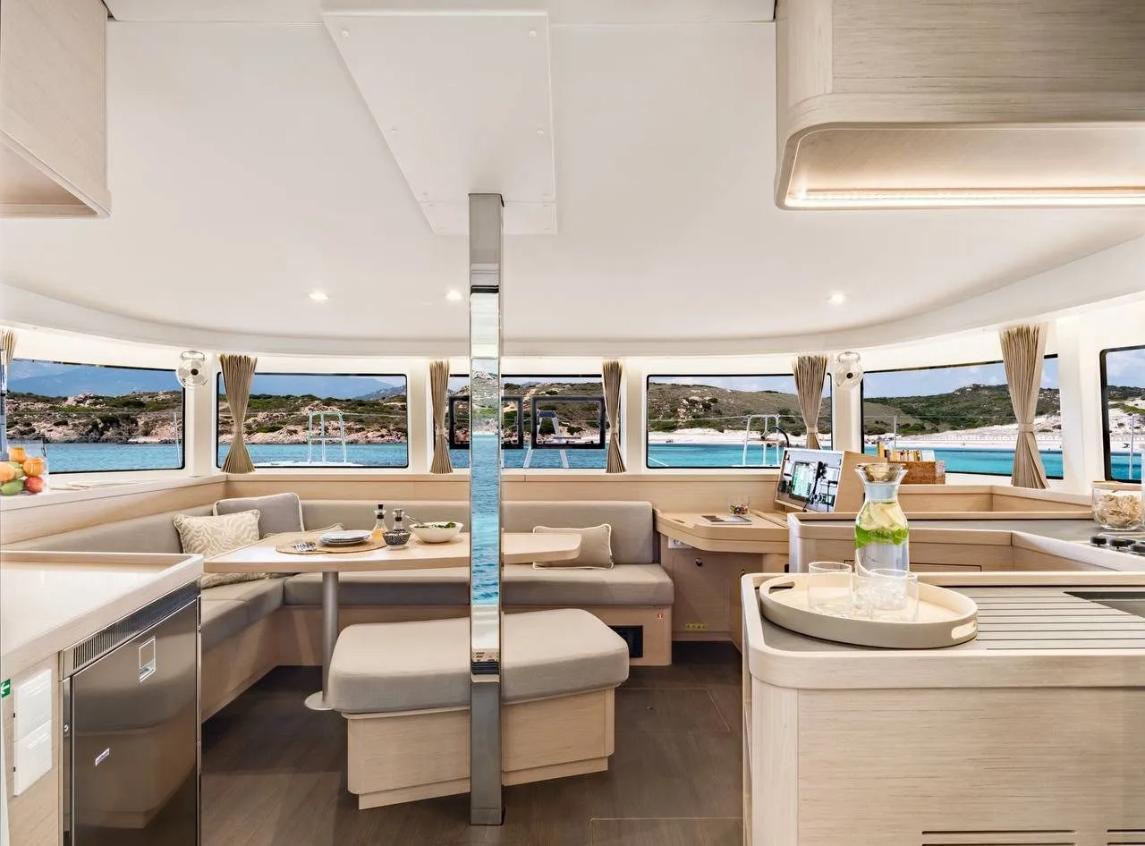 Lagoon 42 · Silver Moon photo 12