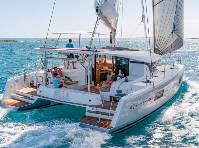Saloon & galley - lagoon-42-silver-moon