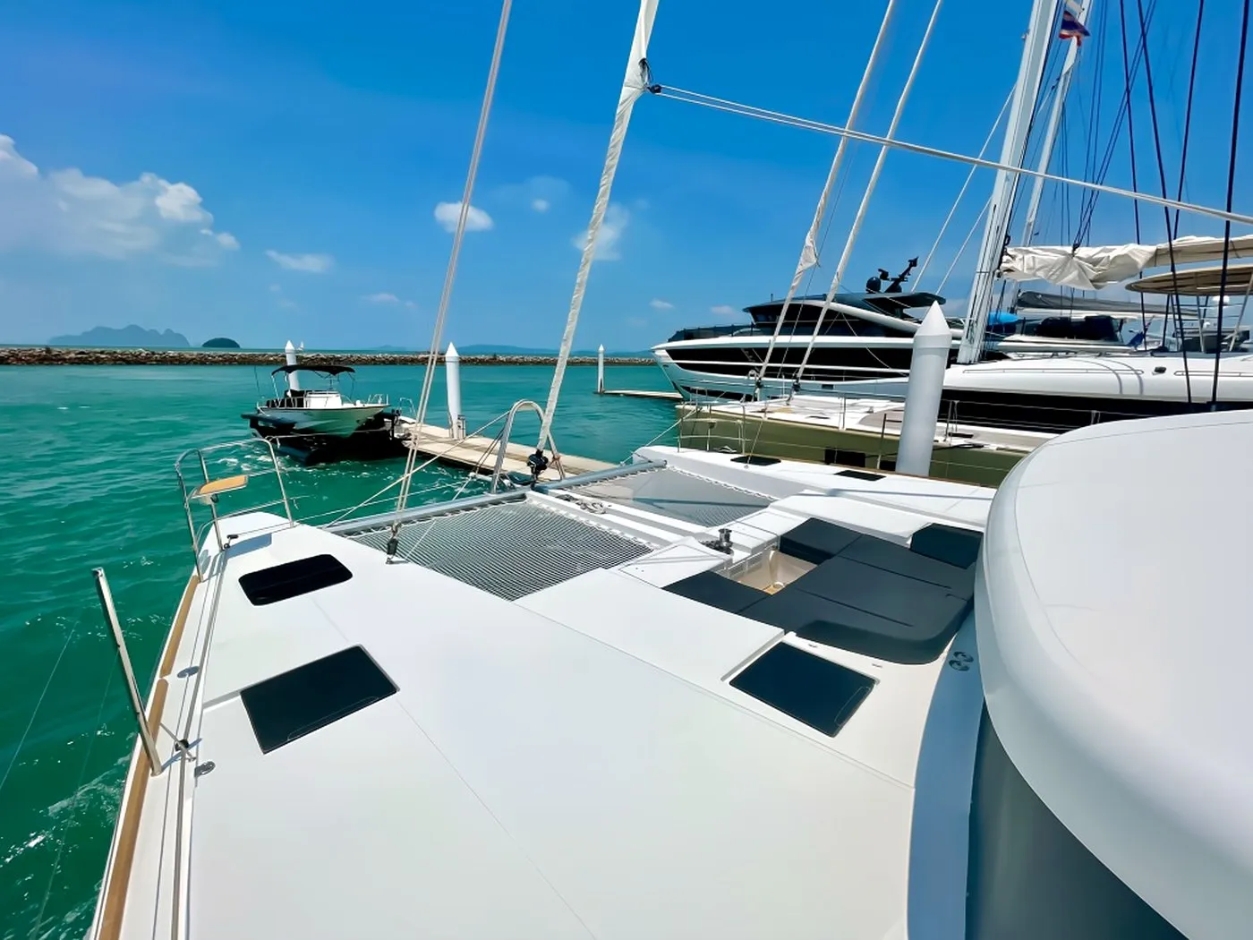 Lagoon 52 photo 6