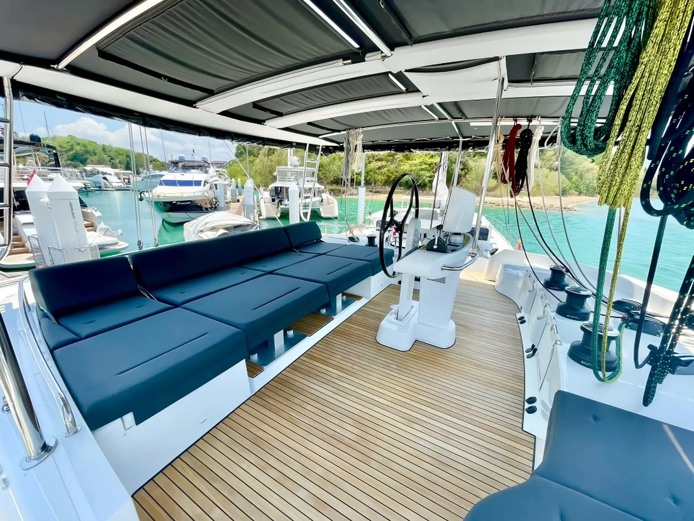 Lagoon 52 photo 7