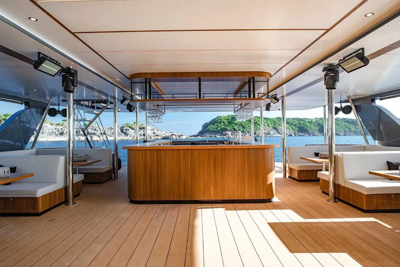 Power Catamaran 75 photo 13