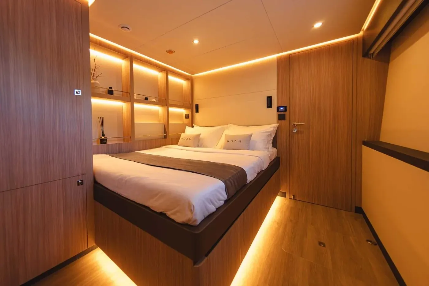 Power Catamaran 75 photo 24