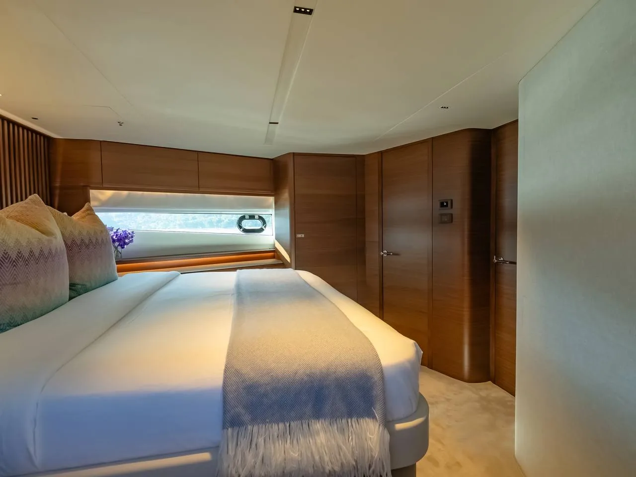 كبينة VIP بسرير مزدوج في Princess 72
