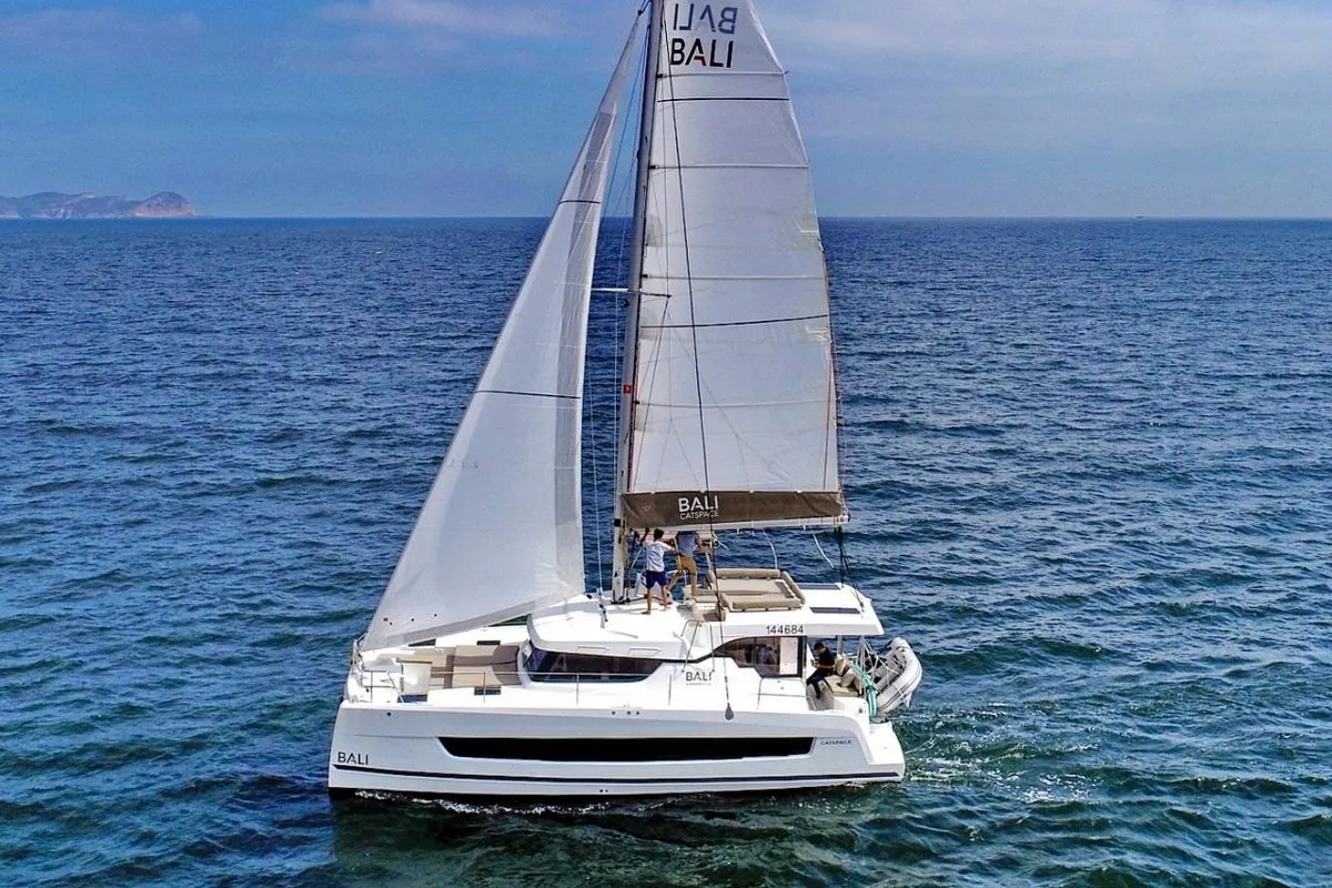 Catamaran or Motor Yacht: How to Choose